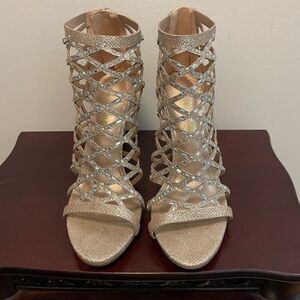 DREAM PAIRS Women's Rhinestone Heels